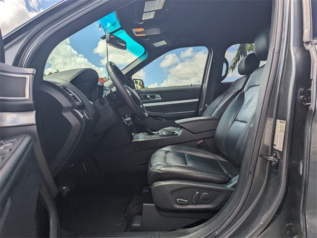 2016 Ford Explorer XLT photo 5