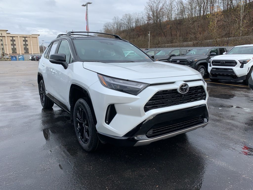 2025 Toyota RAV4 XSE's photo