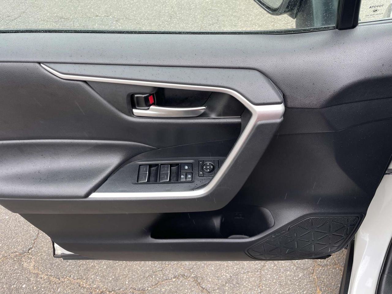 2022 Toyota RAV4 Hybrid SE photo 10