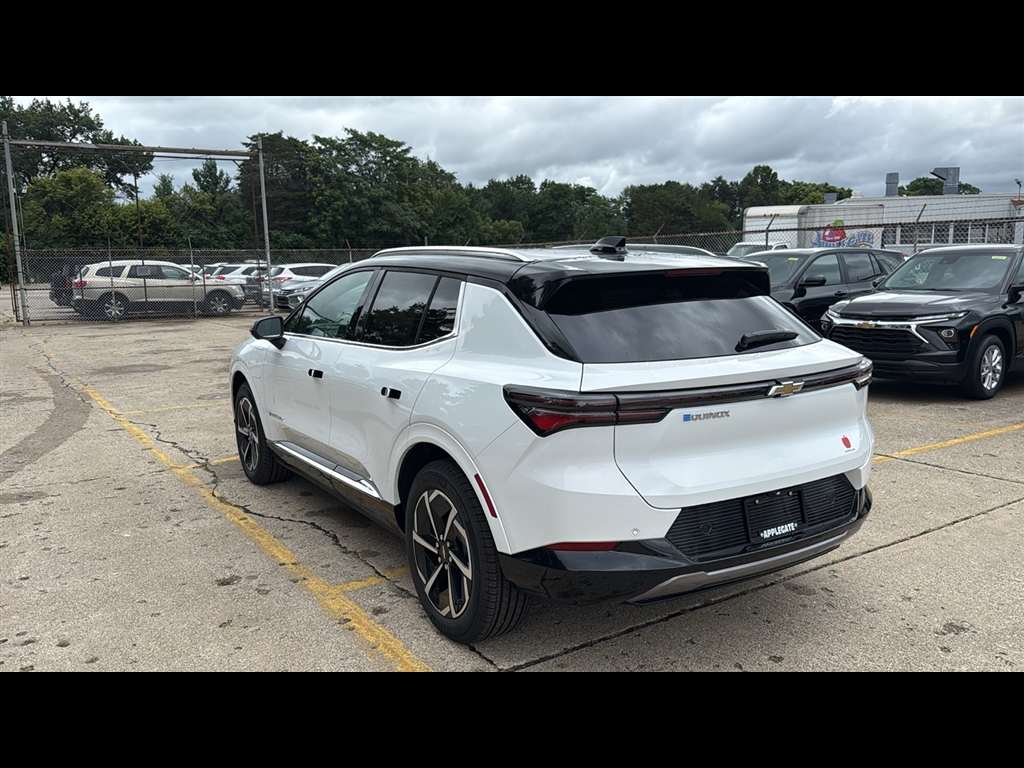 2025 Chevrolet Equinox EV 1LT photo 3