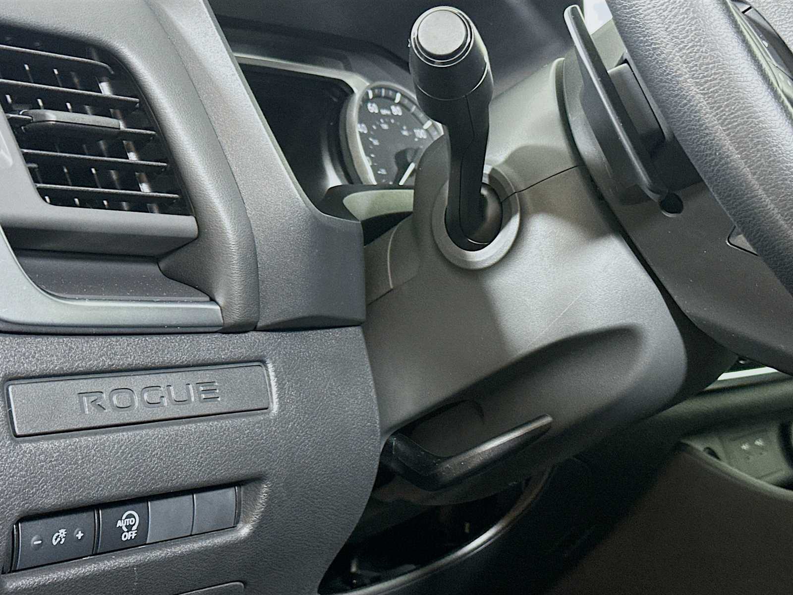 2025 Nissan Rogue S photo 8