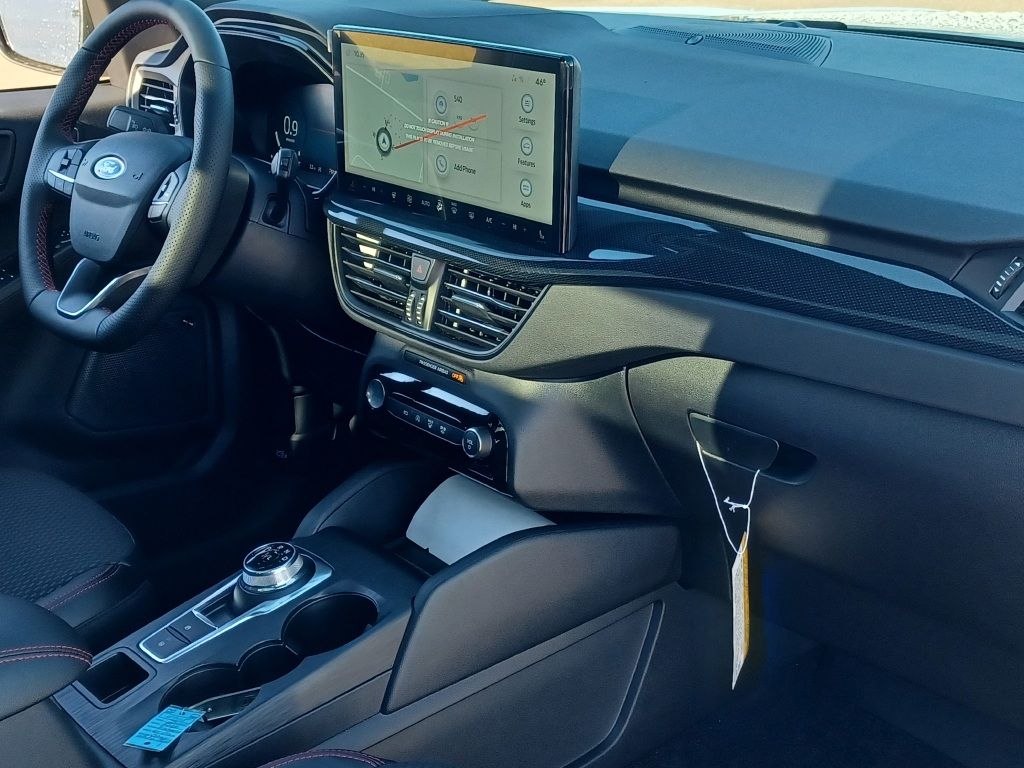 2024 Ford Escape ST-Line Select photo 5