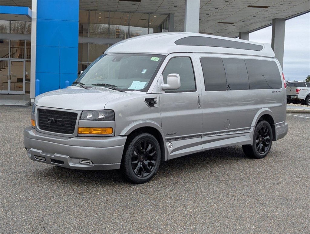 2025 GMC Savana Cargo Work Van's photo