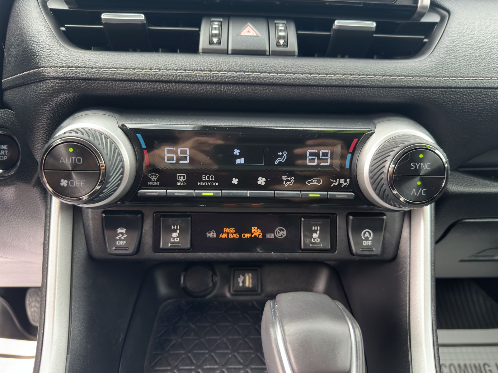 2024 Toyota RAV4 XLE Premium photo 13