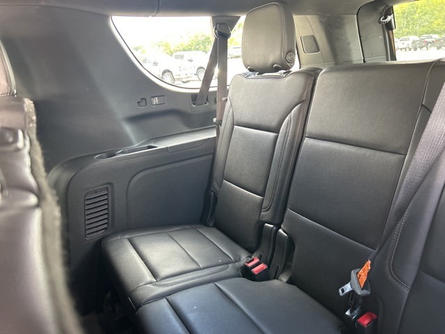 2023 Chevrolet Suburban LT photo 13