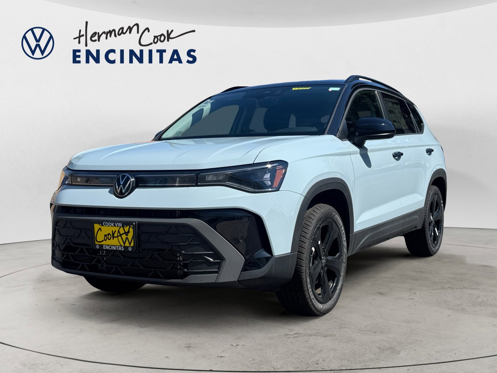 2025 Volkswagen Taos SE Black's photo