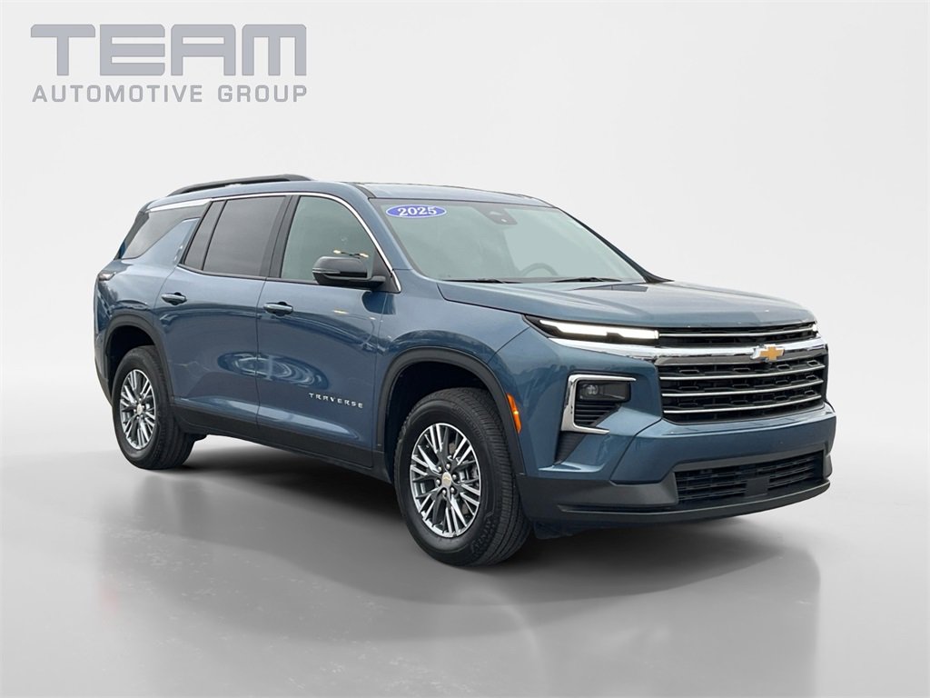 2025 Chevrolet Traverse LT's photo
