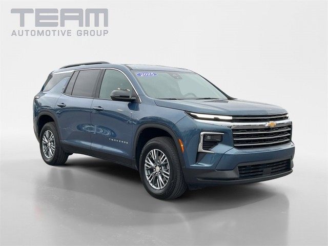 2025 Chevrolet Traverse LT's photo