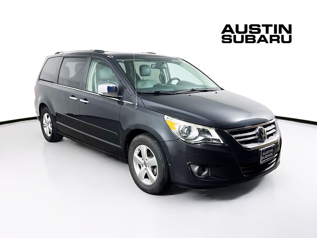 2011 Volkswagen Routan SEL's photo