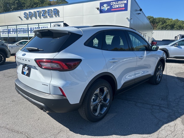 2026 Ford Escape ST-Line photo 4