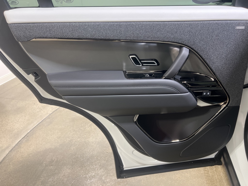 2025 Land Rover Range Rover Sport SE photo 19