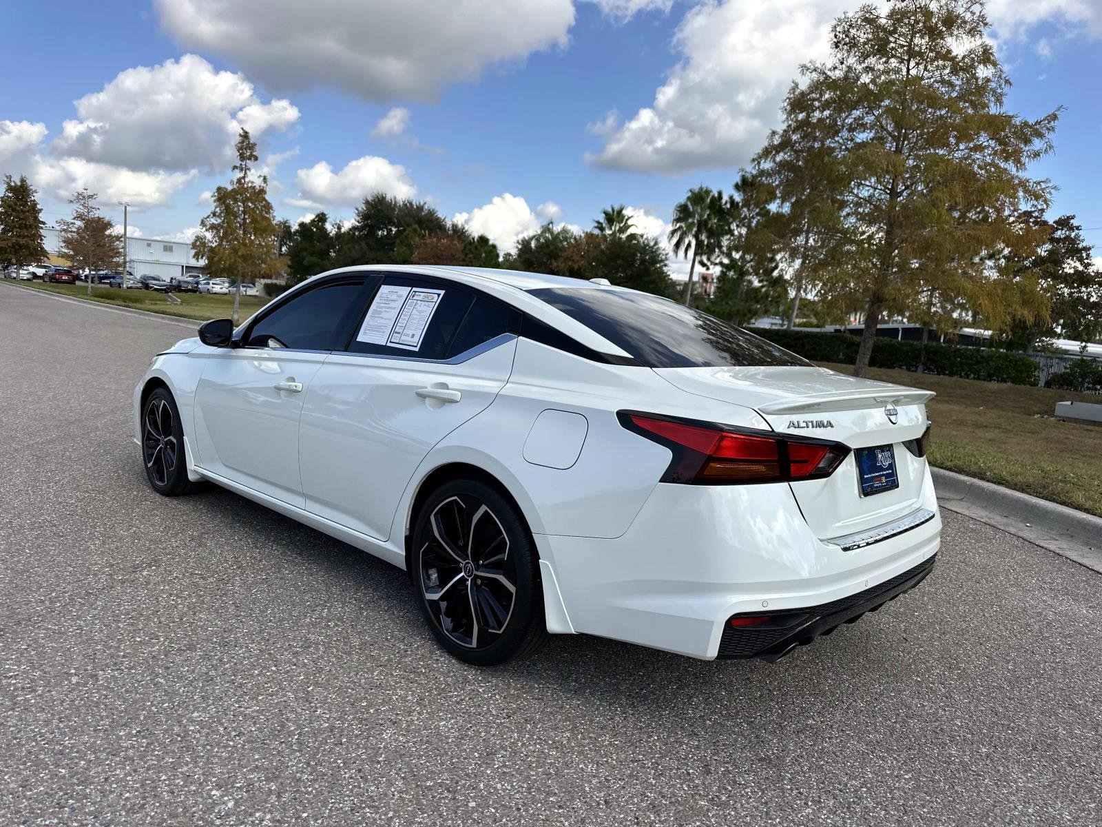 2023 Nissan Altima 2.5 SR photo 3