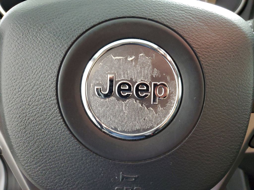 2020 Jeep Cherokee Limited photo 20