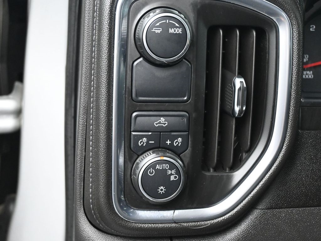 2020 Chevrolet Silverado 1500 LT Texas Edition photo 17