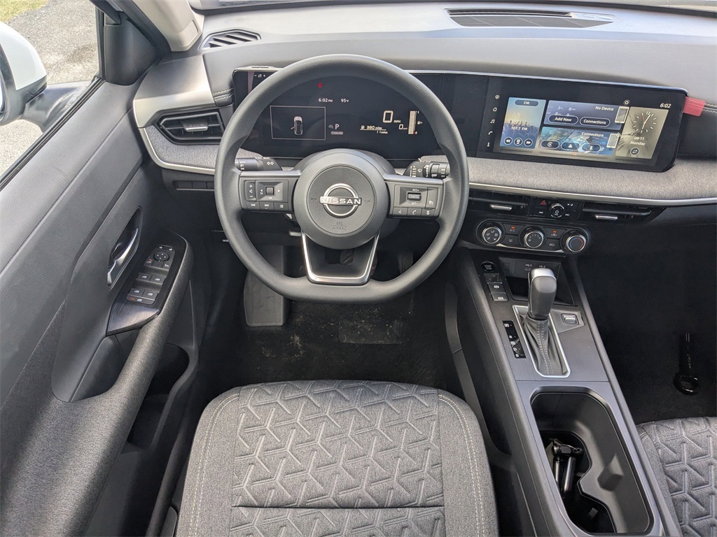 2025 Nissan Kicks SV photo 12