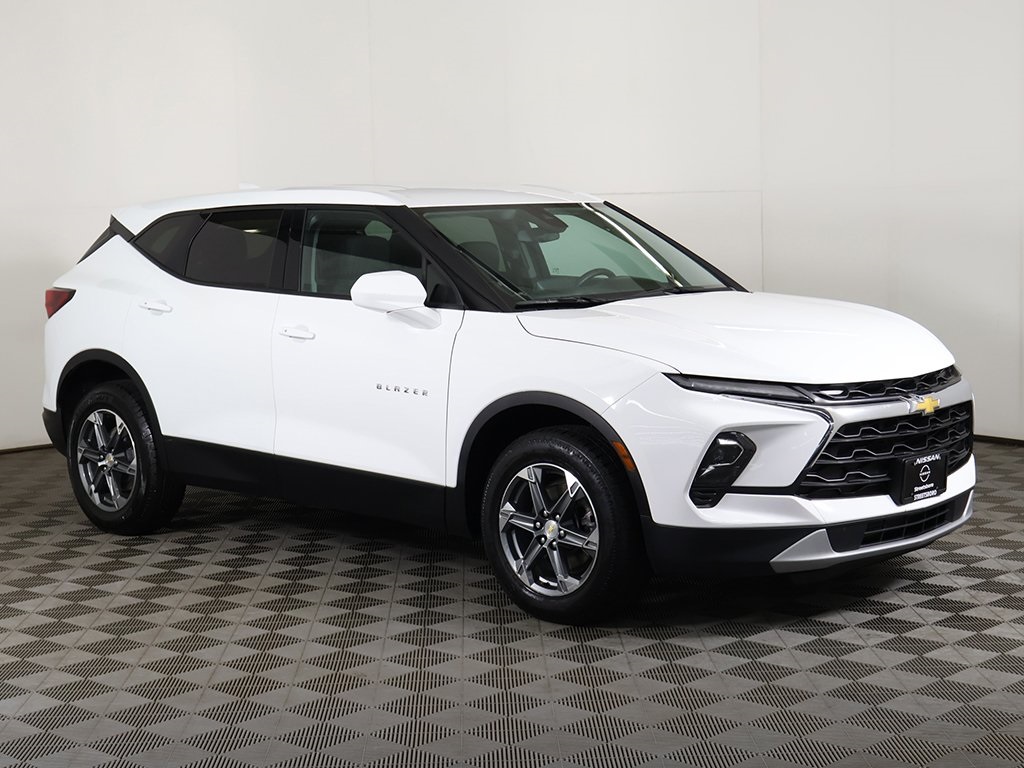 2023 Chevrolet Blazer 2LT photo 2
