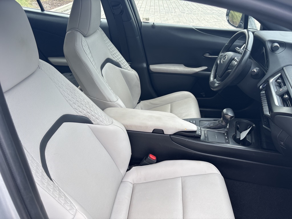 2020 Lexus UX 250h Premium photo 31