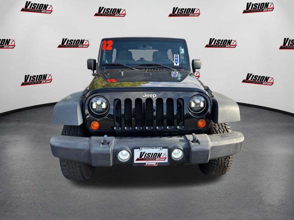 2012 Jeep Wrangler Unlimited Rubicon photo 2