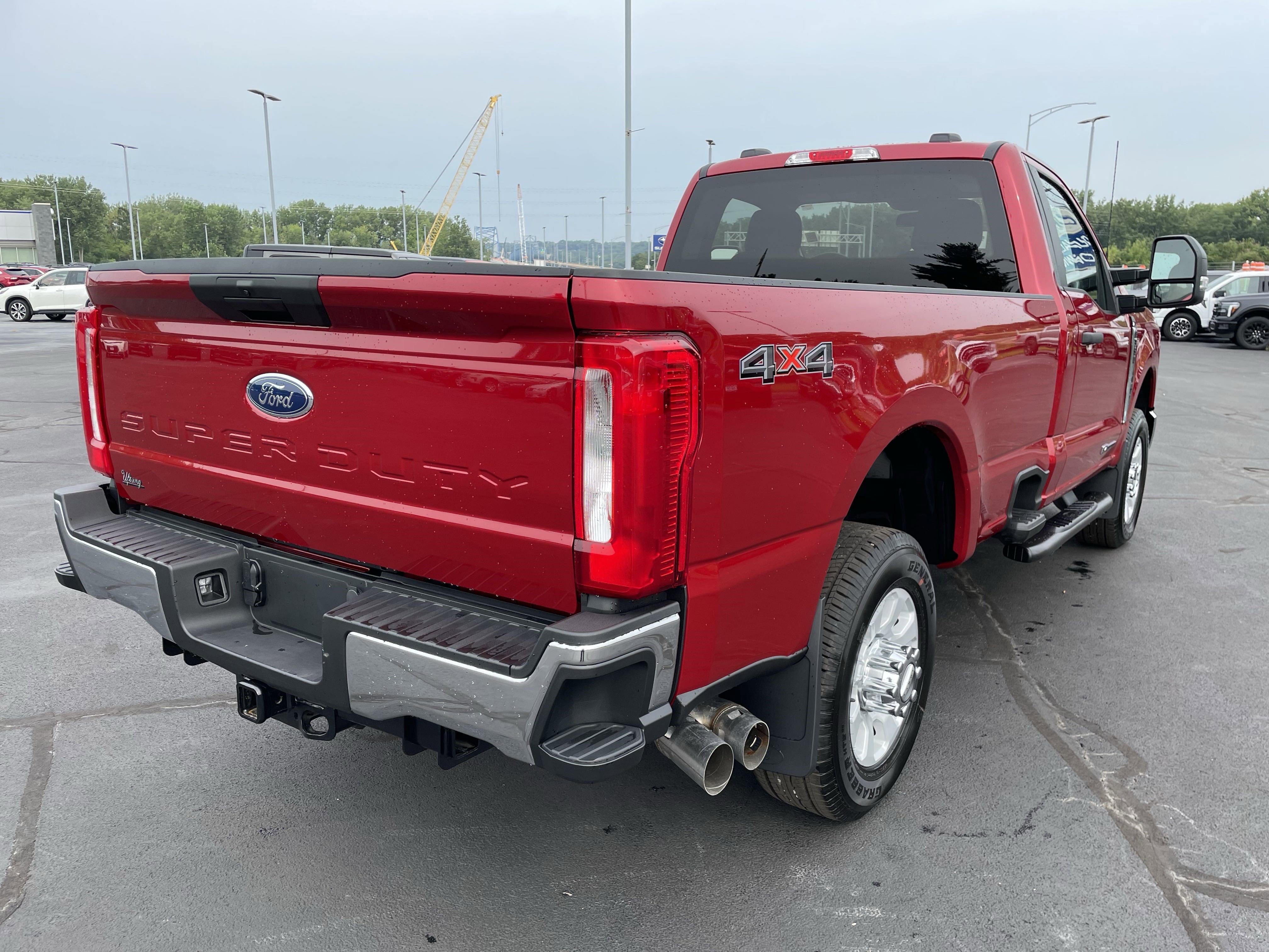 2023 Ford F-350 XLT photo 3