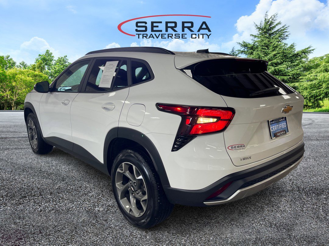 2024 Chevrolet Trax LT photo 7