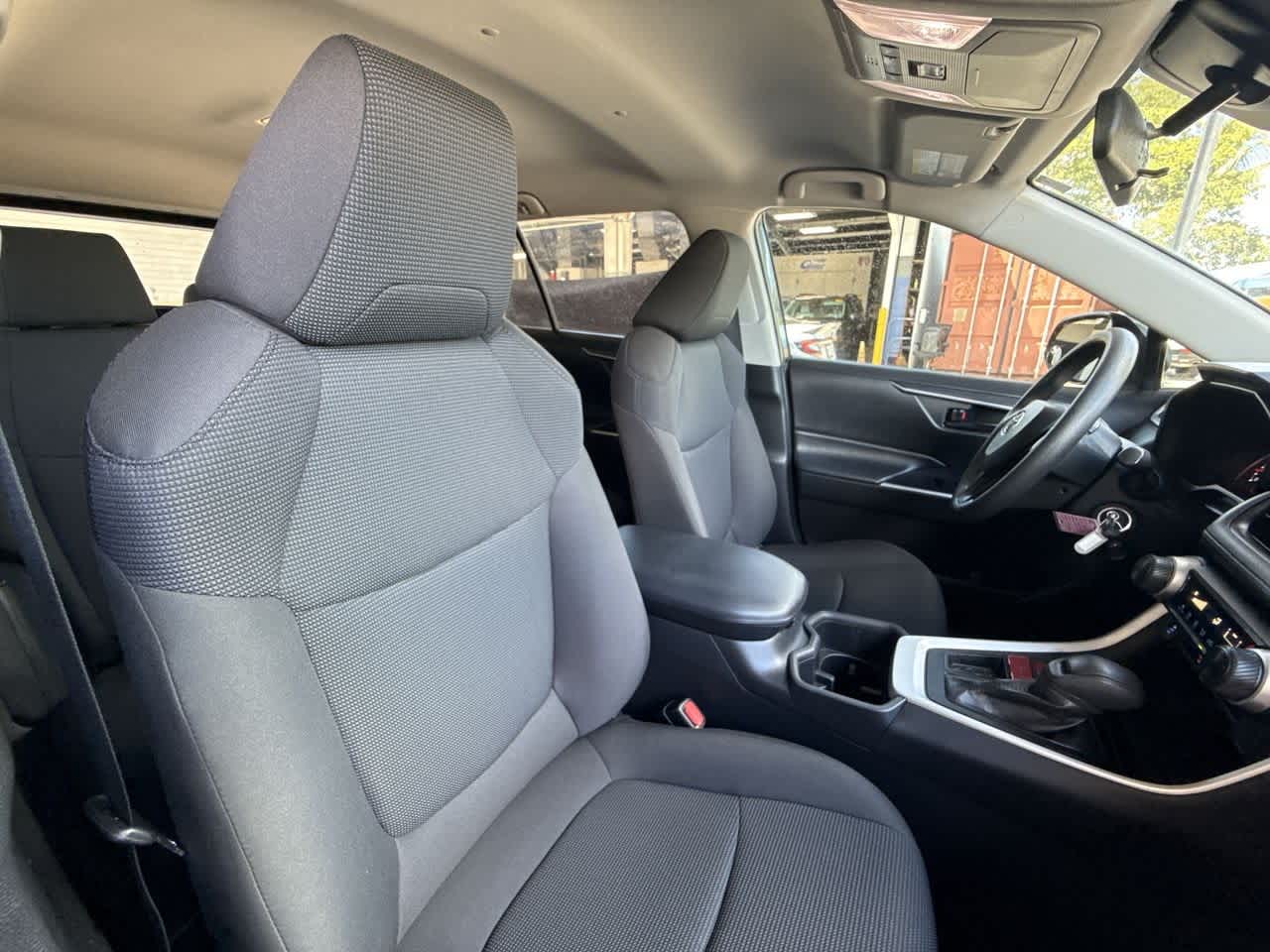 2022 Toyota RAV4 LE photo 25