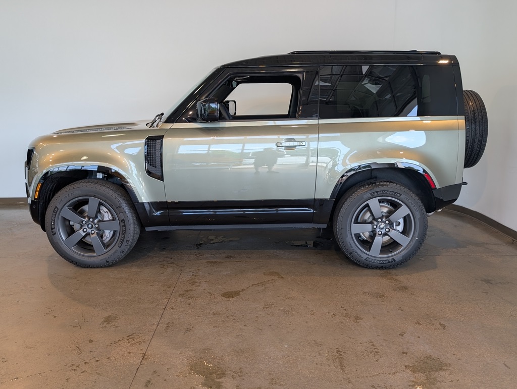 2025 Land Rover Defender 90 X-Dynamic SE photo 3