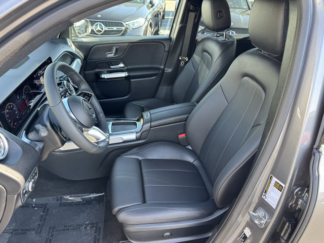 2026 Mercedes Benz GLB 250 photo 2