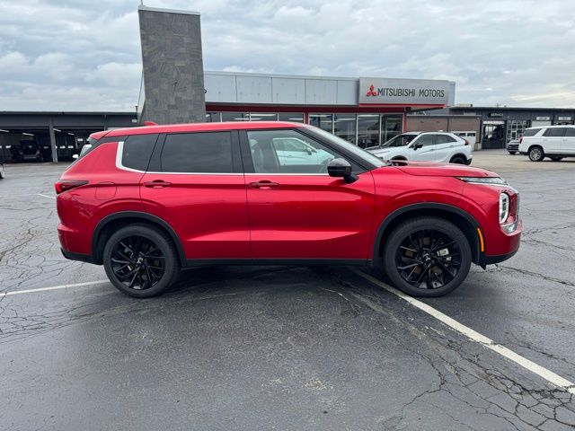 2024 Mitsubishi Outlander photo 6