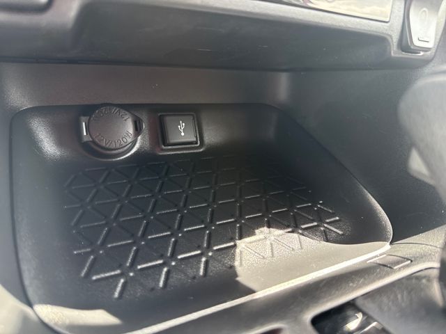 2022 Toyota RAV4 XLE photo 19