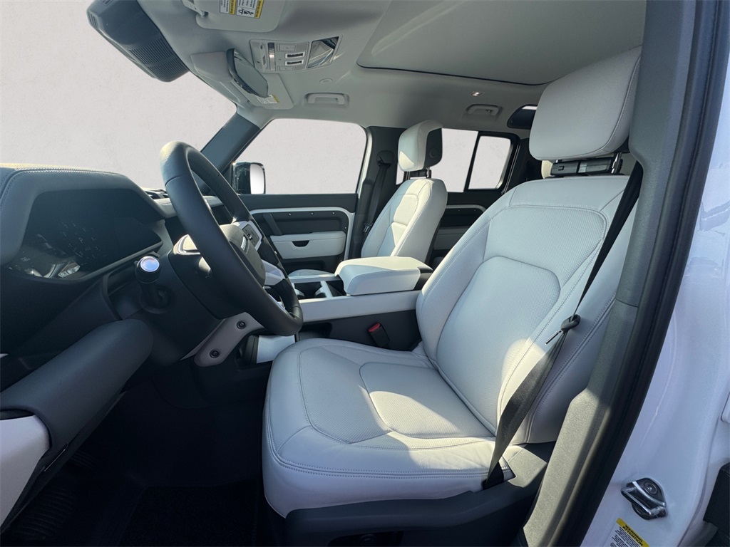 2025 Land Rover Defender 110 X-Dynamic SE photo 8