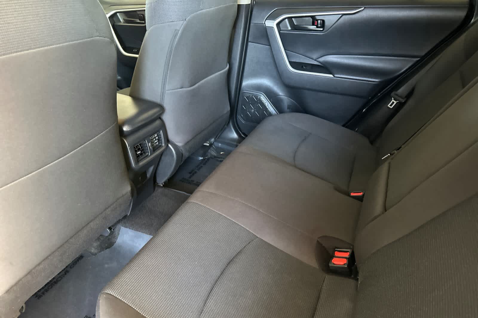 2021 Toyota RAV4 Hybrid LE photo 3