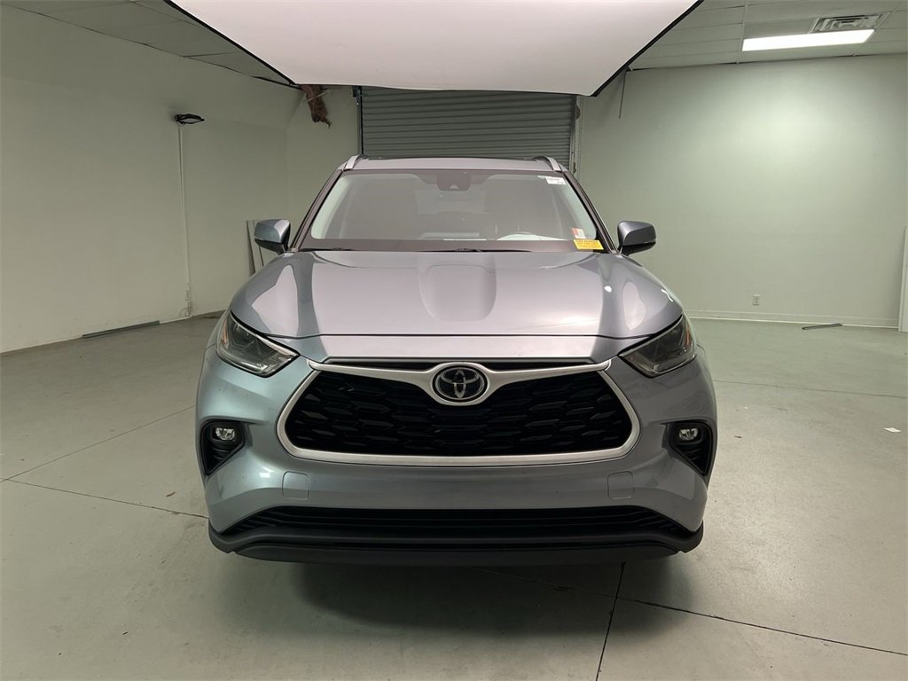 2021 Toyota Highlander XLE photo 3