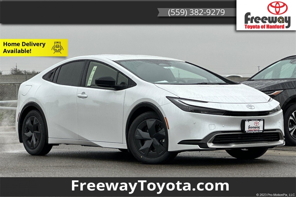 2026 Toyota Prius SE's photo