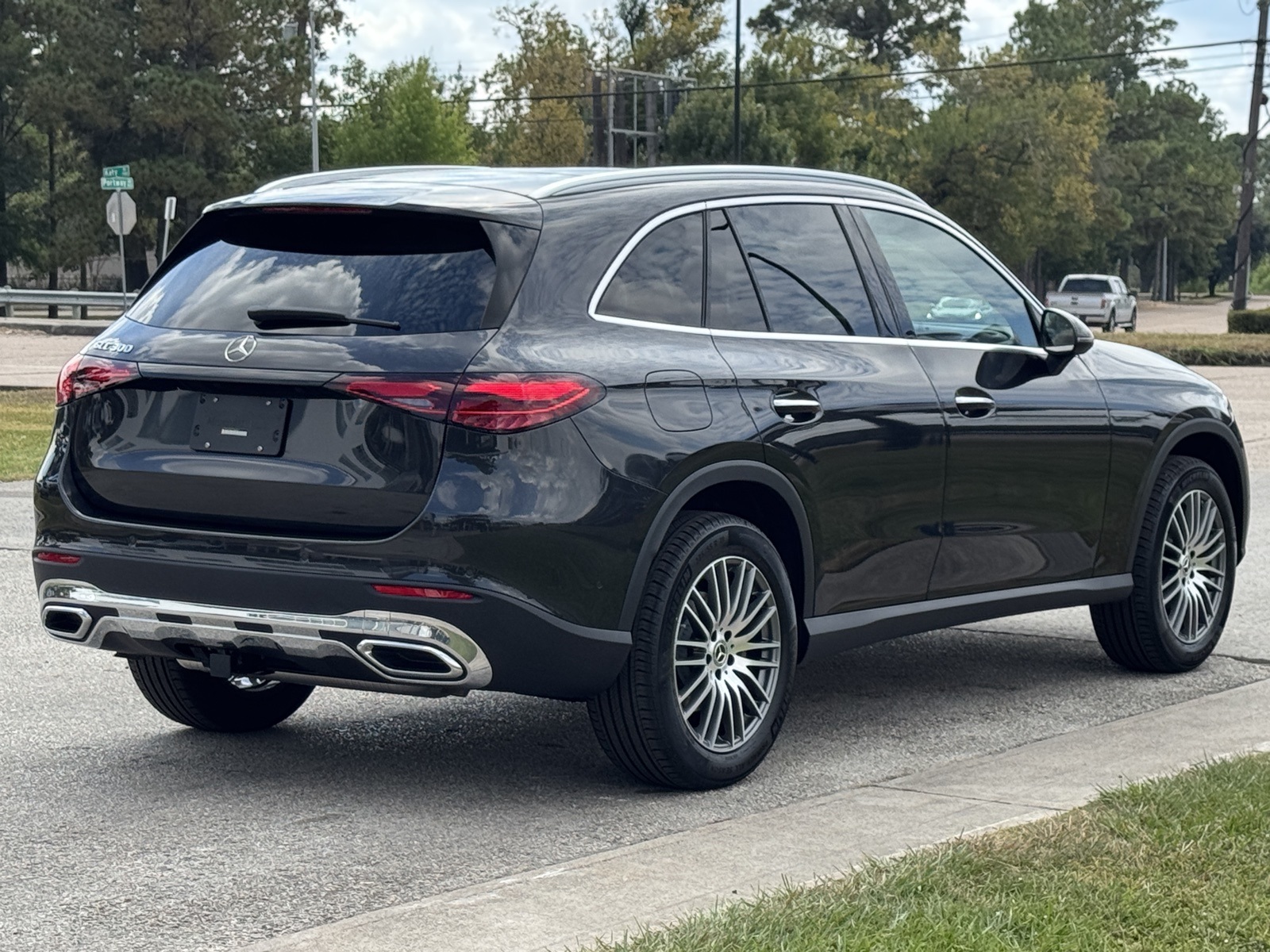 2026 Mercedes Benz GLC 300 photo 2