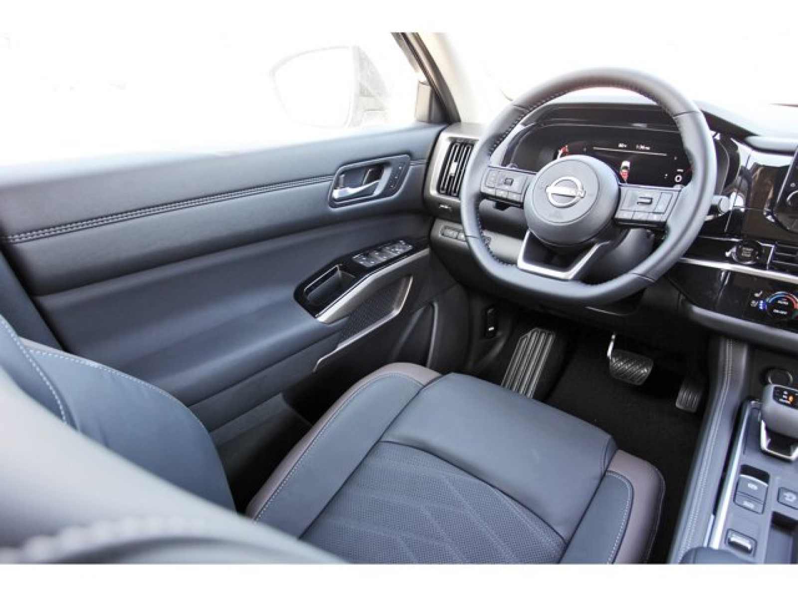 2025 Nissan Pathfinder Platinum Black at Robbins Nissan