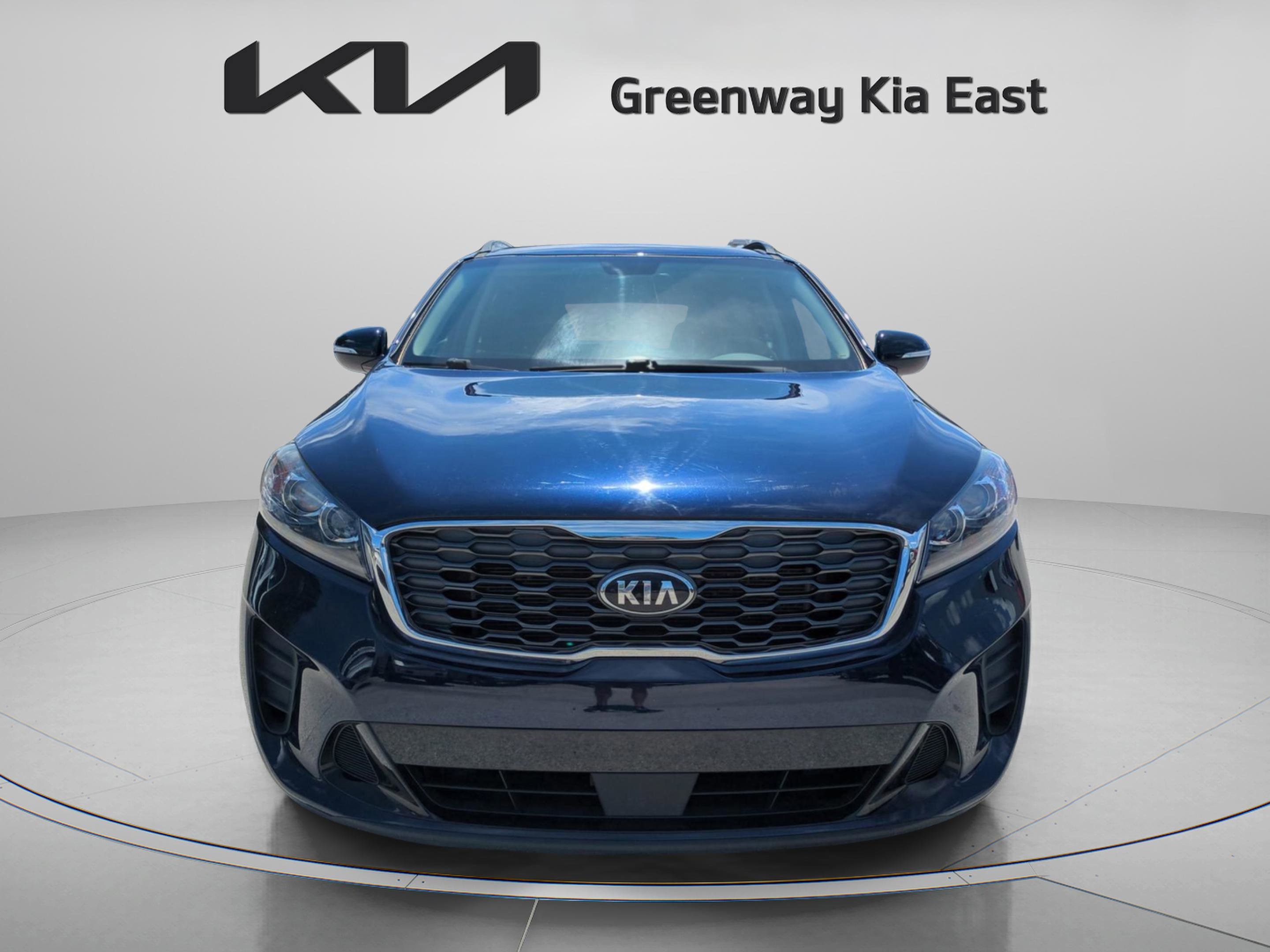 2020 Kia Sorento S photo 2