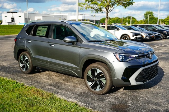 2025 Volkswagen Taos SE photo 34