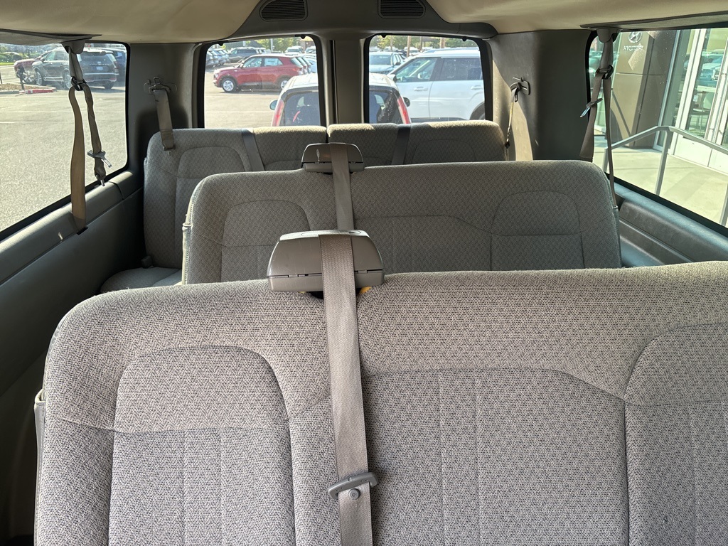 2016 Chevrolet Express 3500 Passenger Van photo 10