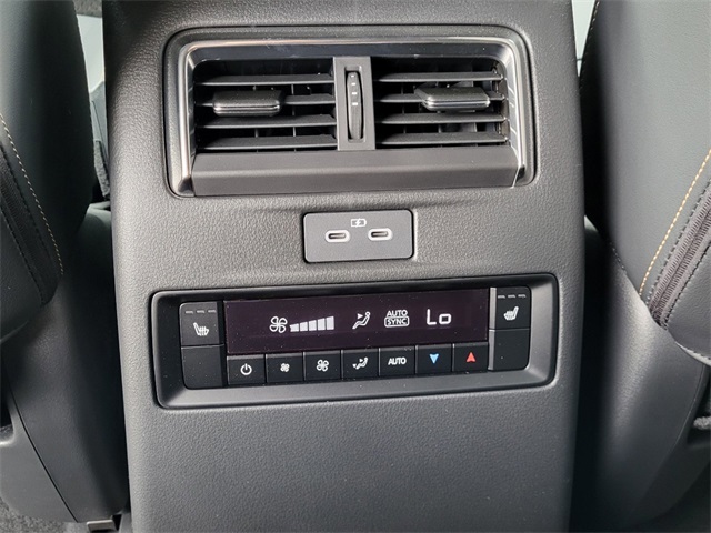 2025 Mazda CX-70 Premium Plus photo 12