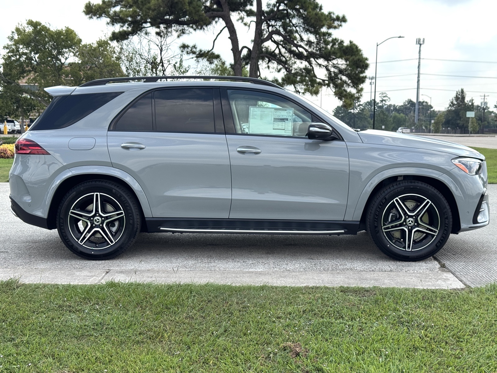 2026 Mercedes Benz GLE 450 4MATIC photo 2