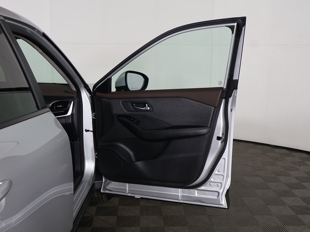 2023 Nissan Rogue SV photo 14