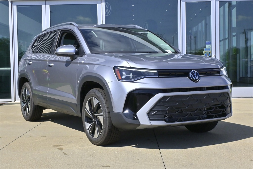 2025 Volkswagen Taos SE's photo