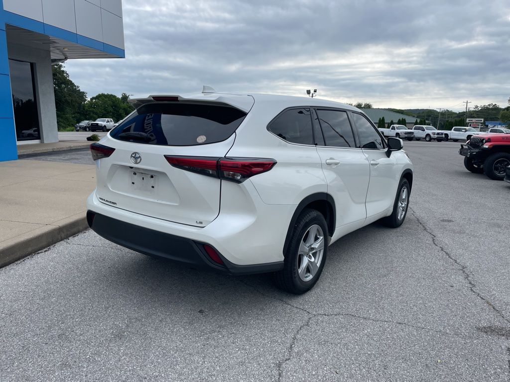 Used 2021 White Toyota LE image 8