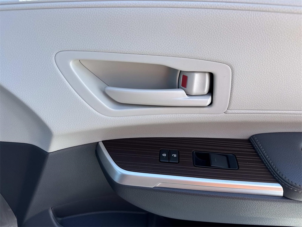 2024 Toyota Sienna LE photo 11