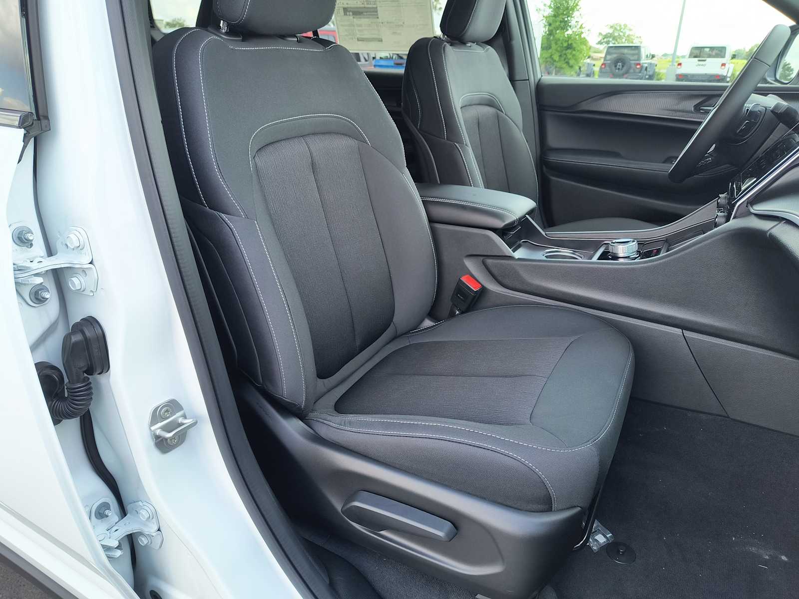 2025 Jeep Grand Cherokee Laredo X photo 9