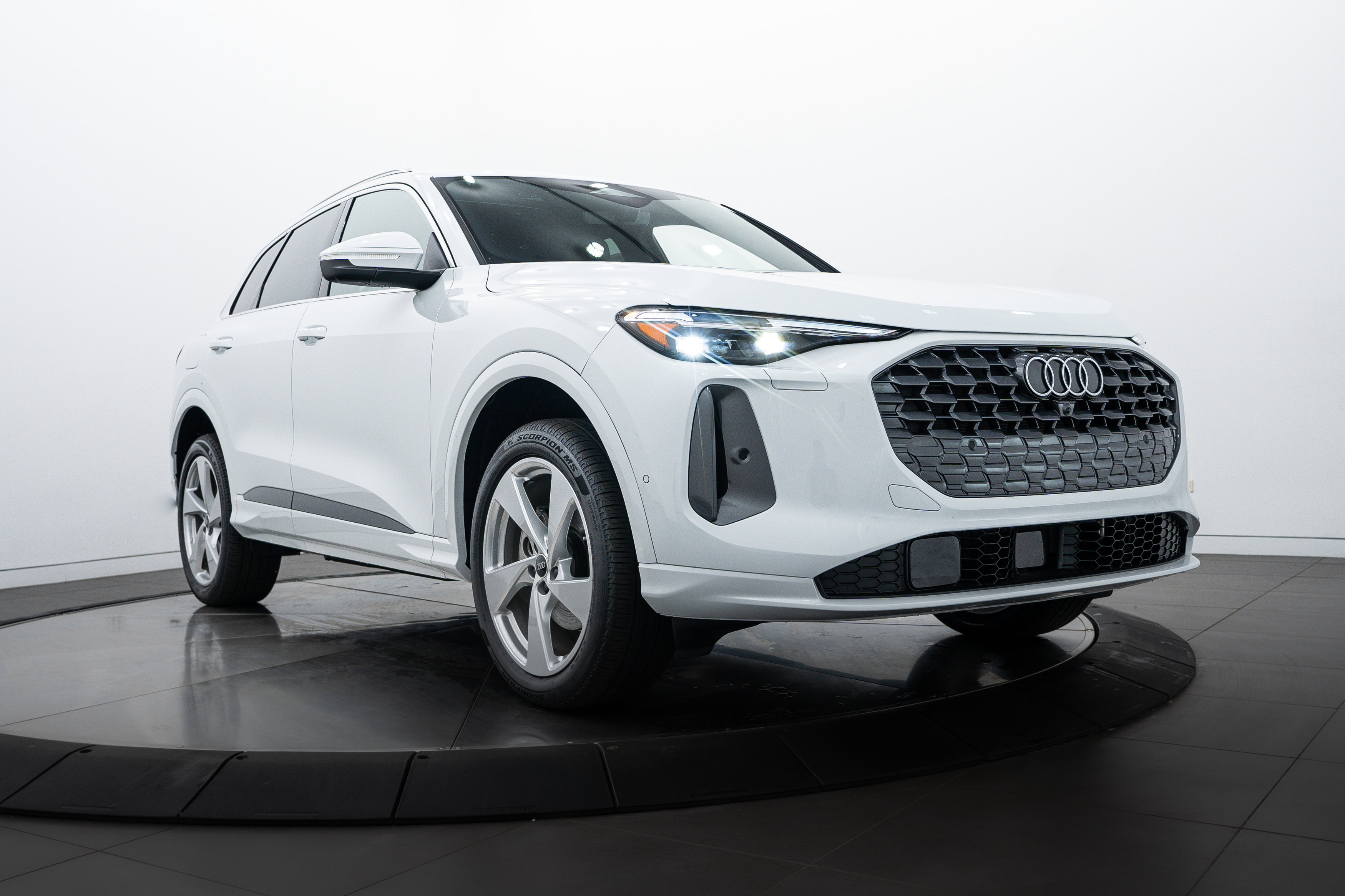 New 2025 Glacier White Audi Premium Plus image 1