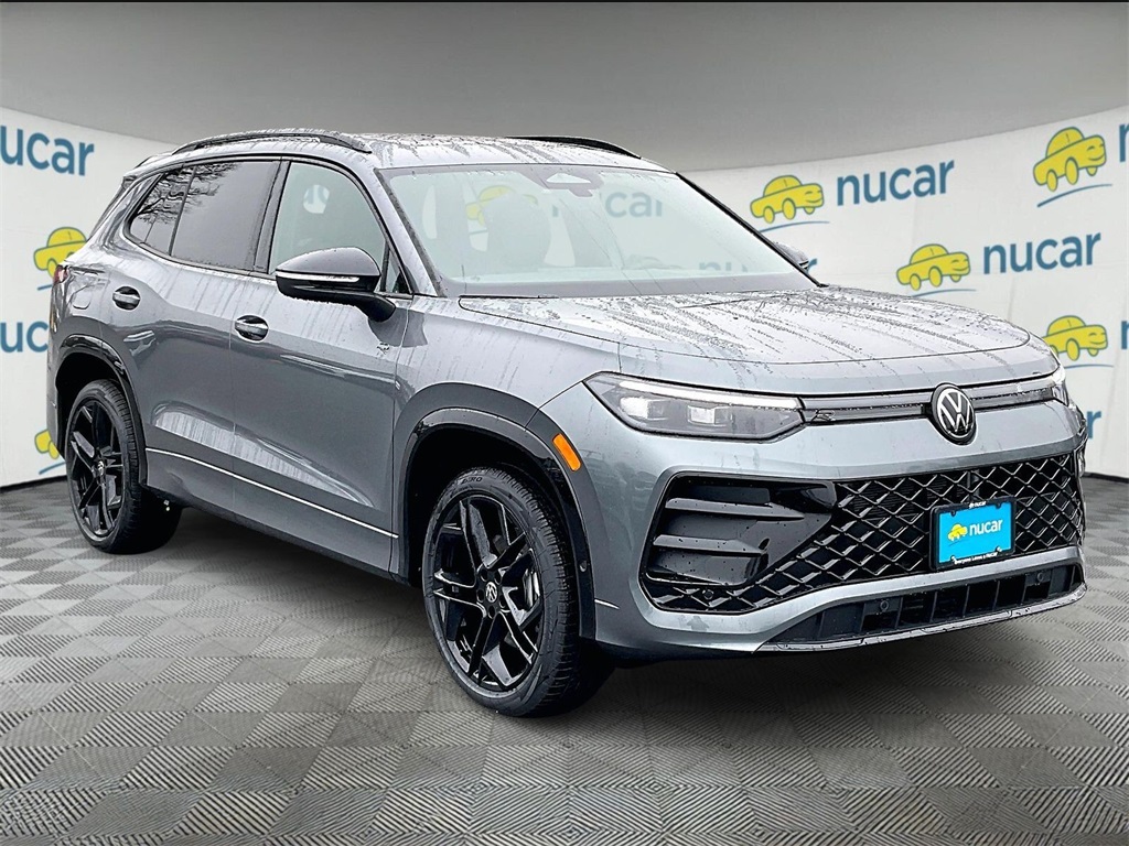 2026 Volkswagen Tiguan SE R-LINE BLACK's photo