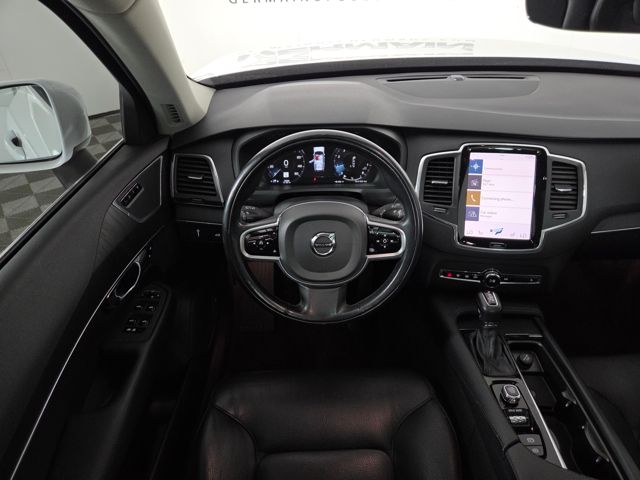 2020 Volvo XC90 T6 Momentum photo 16