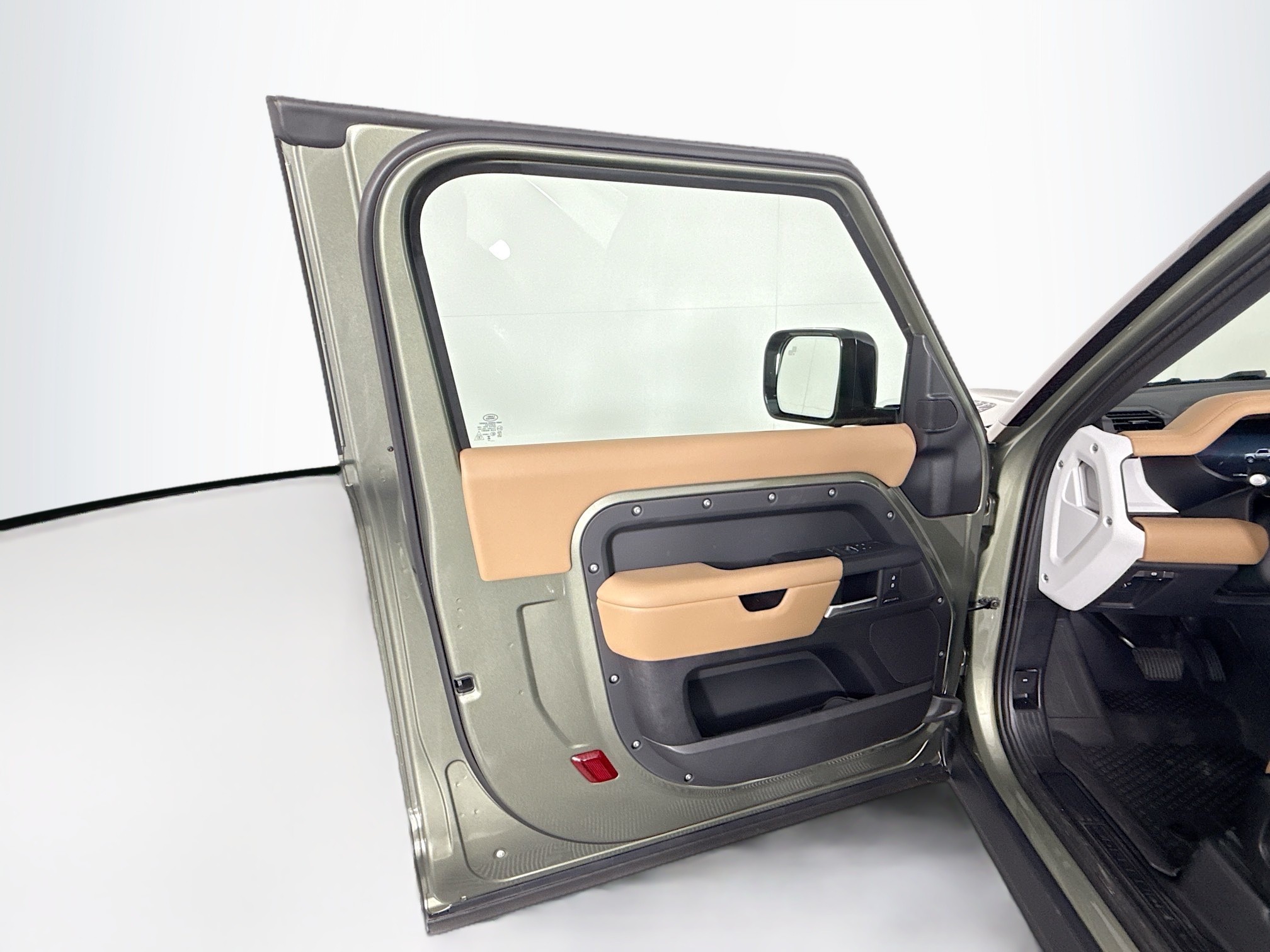 2025 Land Rover Defender 90 S photo 12