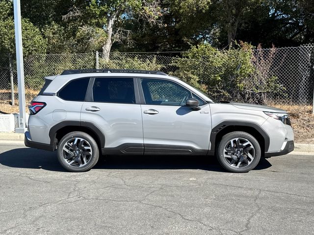 2025 Subaru Forester Premium photo 3